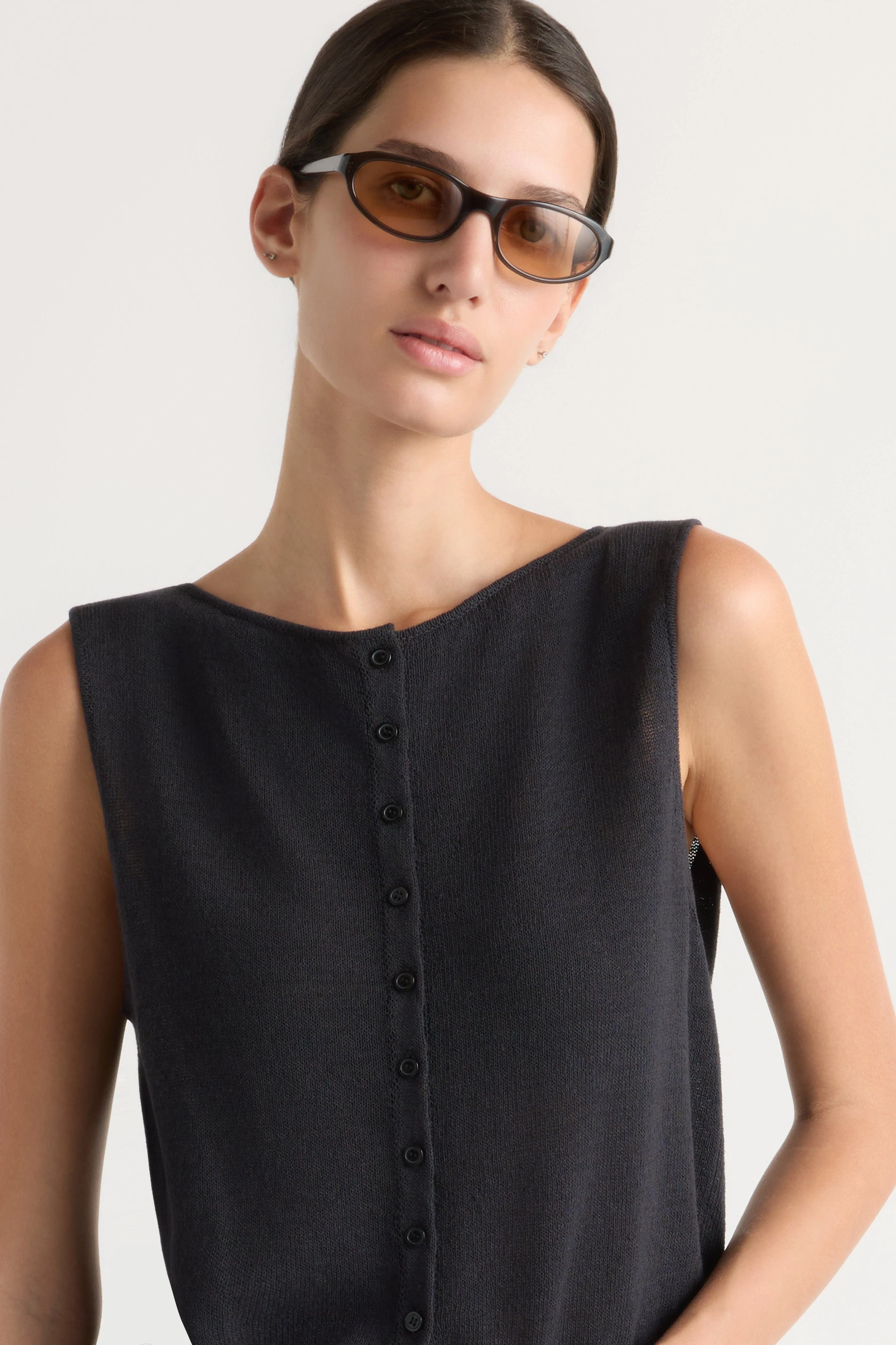 Elith Cotton-Linen Button Knit Vest - Image 4